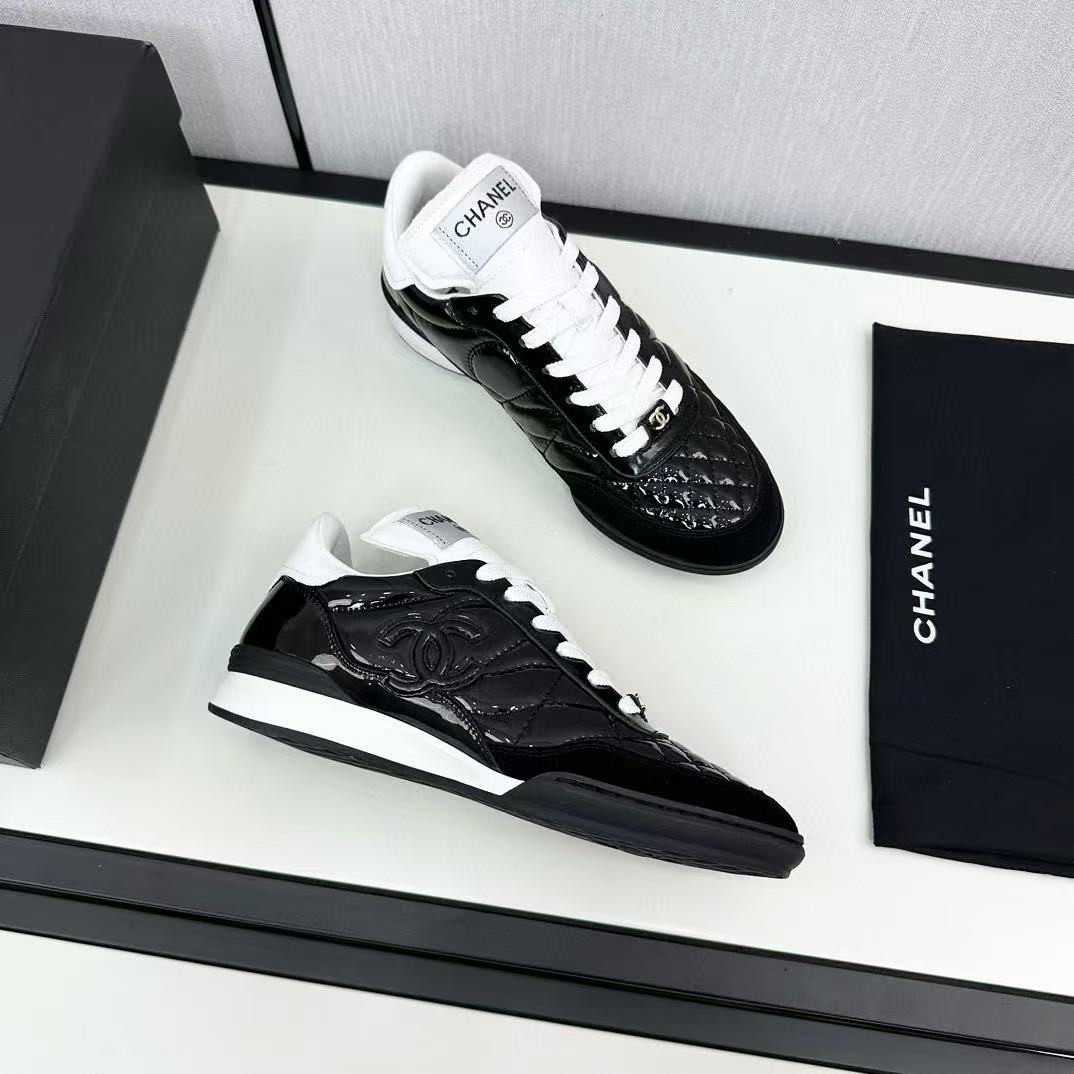 UA Ch*el SNEAKER