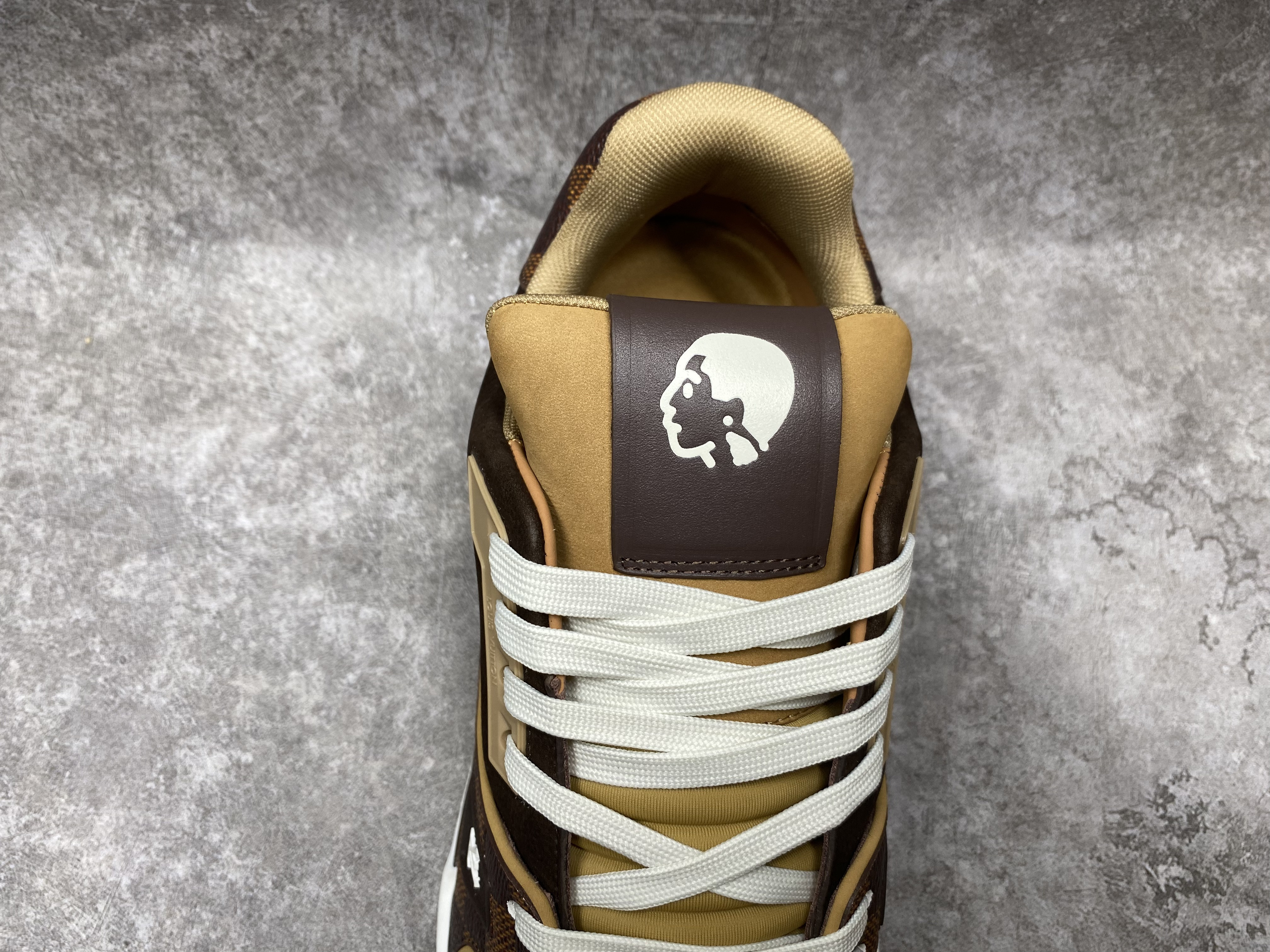 UA LV trainer Sneakers