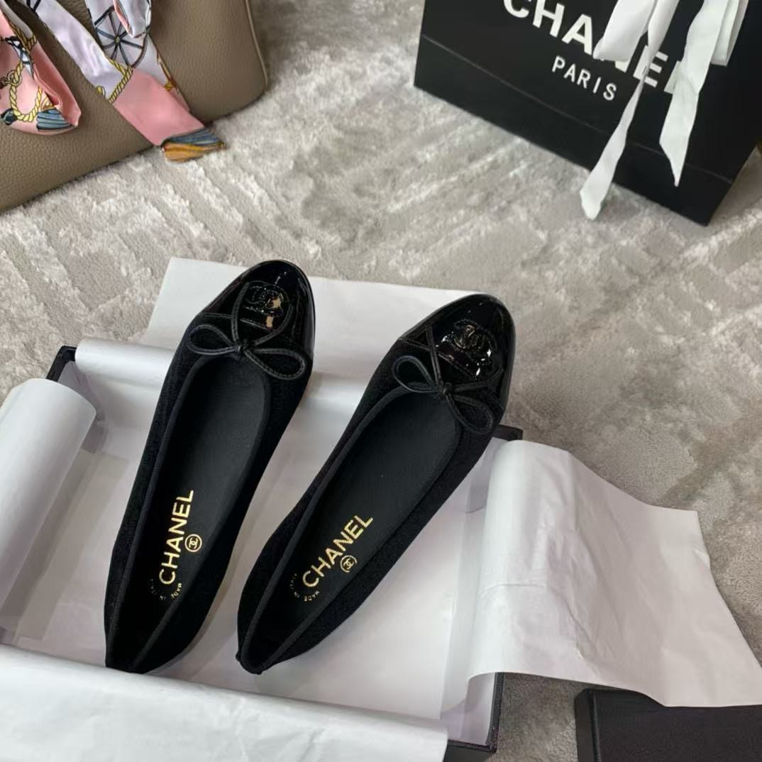 ua Ch*el ballet flats