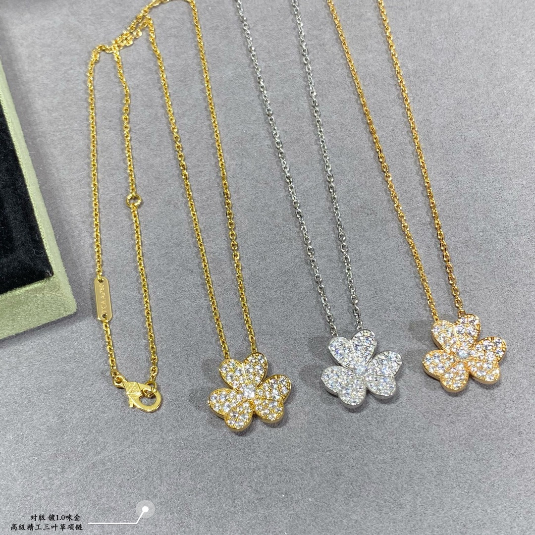 V*N CL*F & Arpels Full diamond clover Necklace