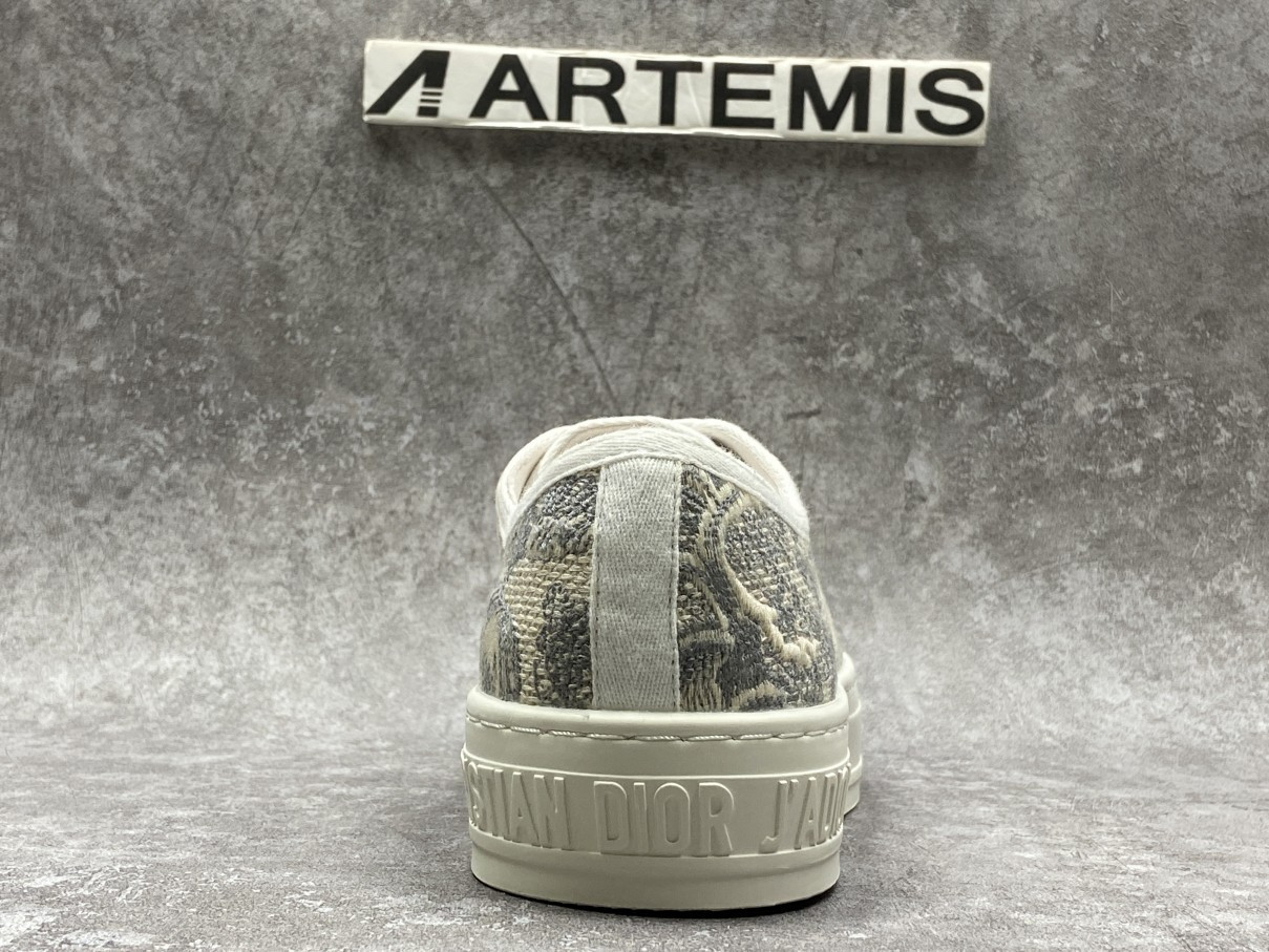 D*or walk n D*or patch embroidery grey