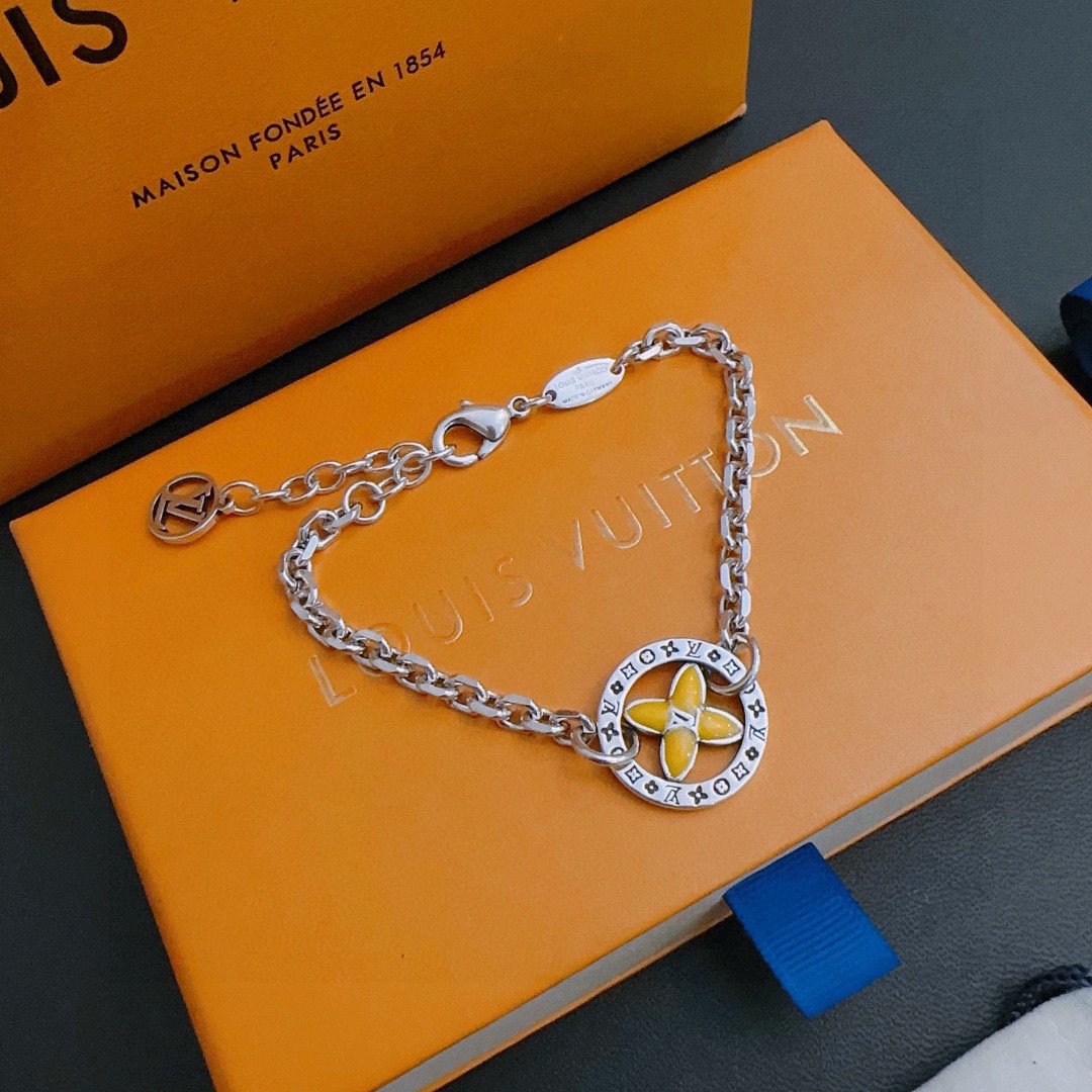 L0*is V*t0n Bracelet