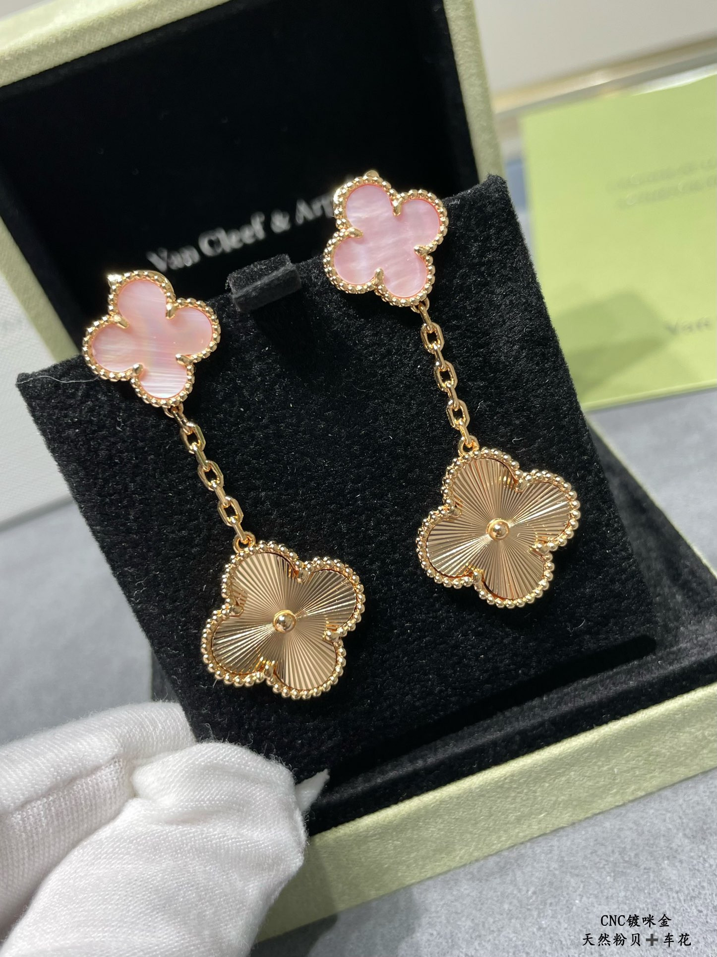 V*N CL*F & arpels two flower four leaf clover earrings(no refund or exchange)