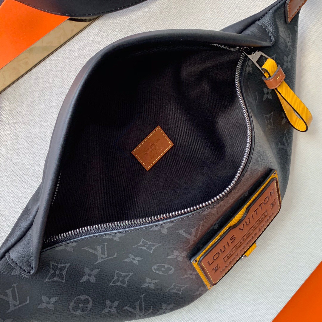 LV BUMBAG M45220