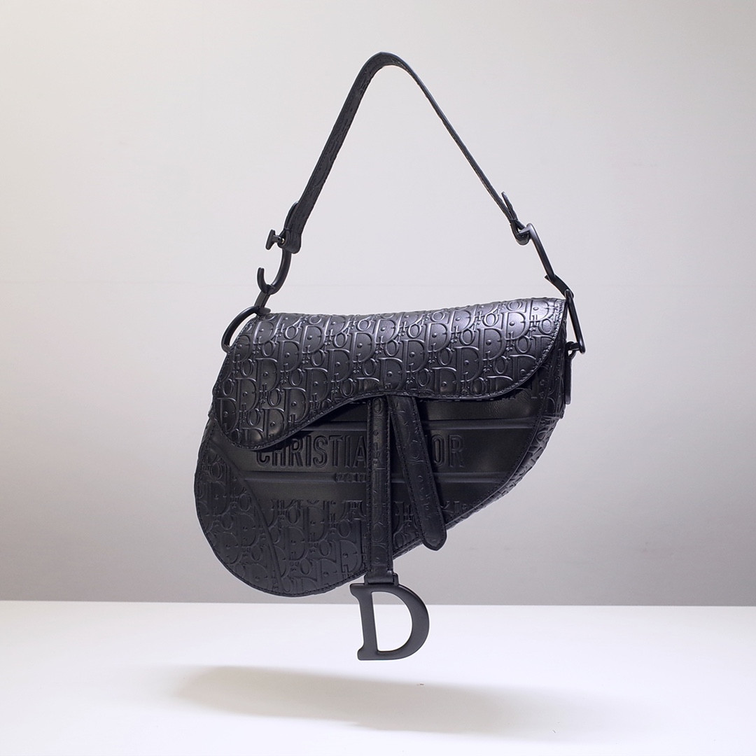 SADDLE BAG WITH STRAP Black D*0r Oblique Embossed Calfskin 25.5x20x6.5cm
