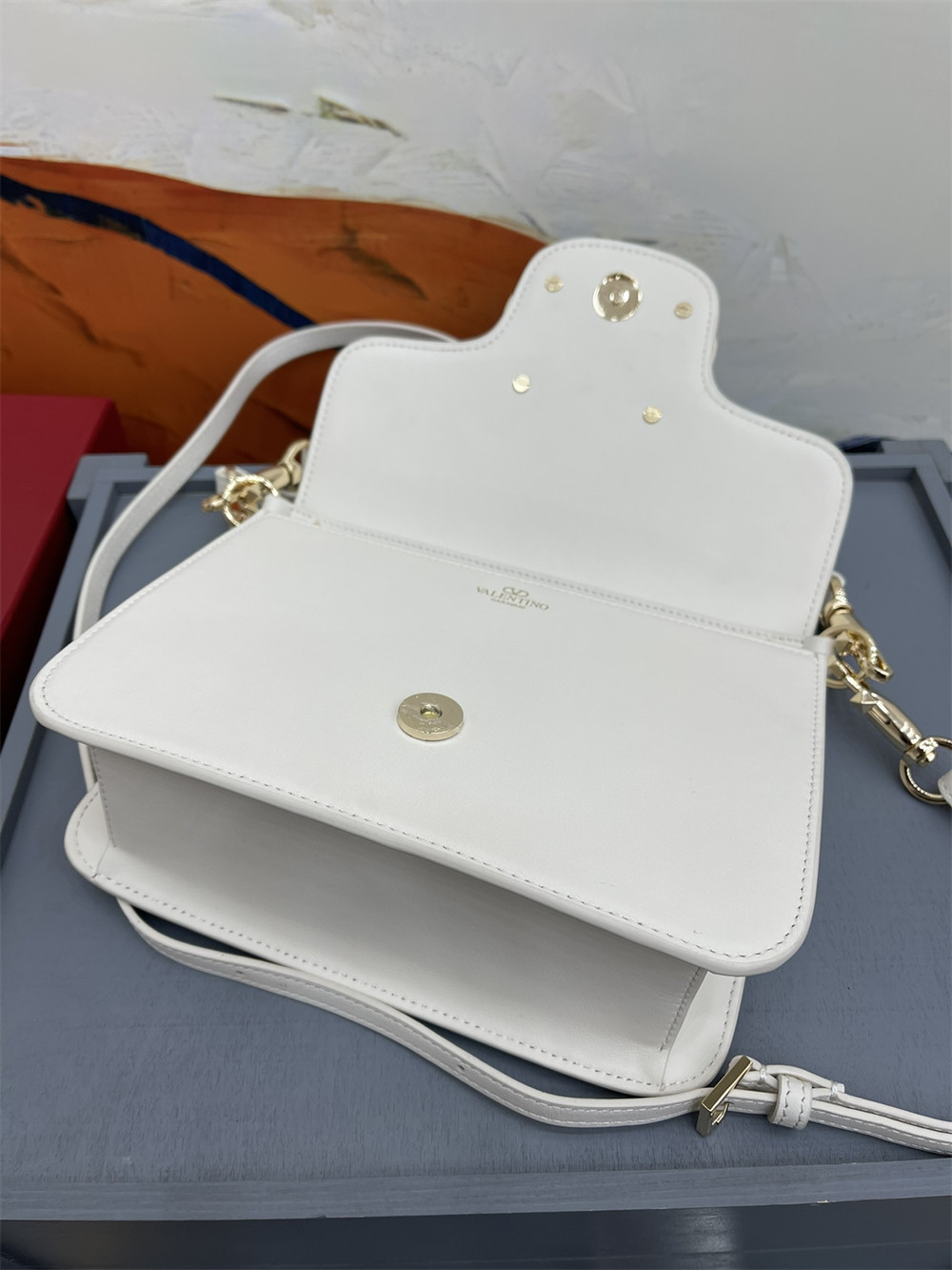 VALENTINO GARAVANI LOCÒ CALFSKIN SHOULDER Small BAG With white hardware 22 x 16  x 7 cm