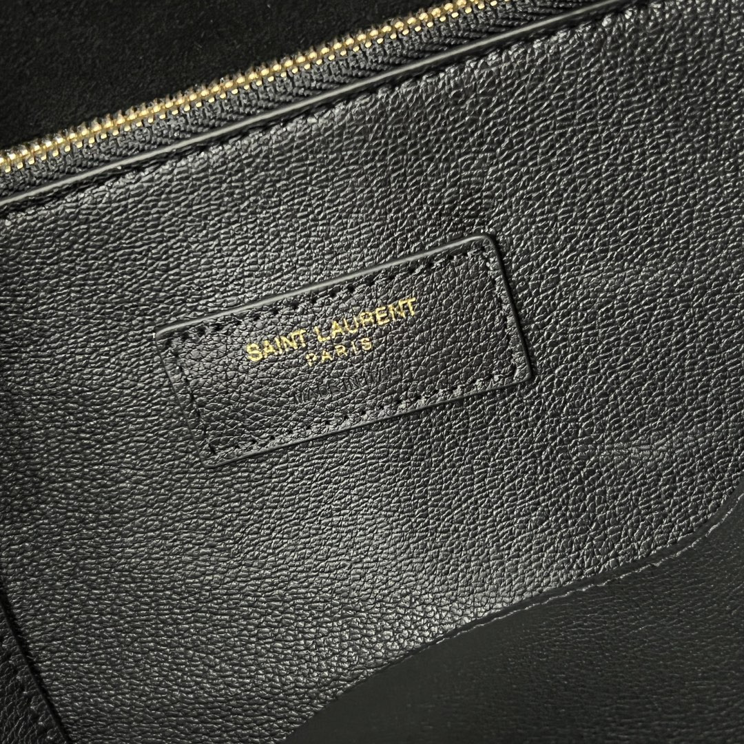 Y*L LE 5 À 7 S*pPLE LARGE IN SMOOTH LEATHER BLACK 11.8" X 11" X 4.3"