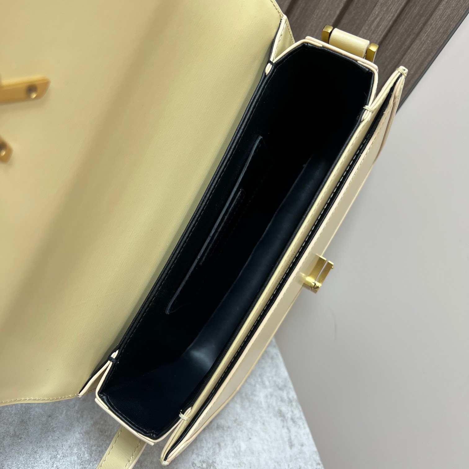 y*l solferino medium satchel in box Sa**t Lau*nt yellow 9.1 x 6.3 x 2.4 inches