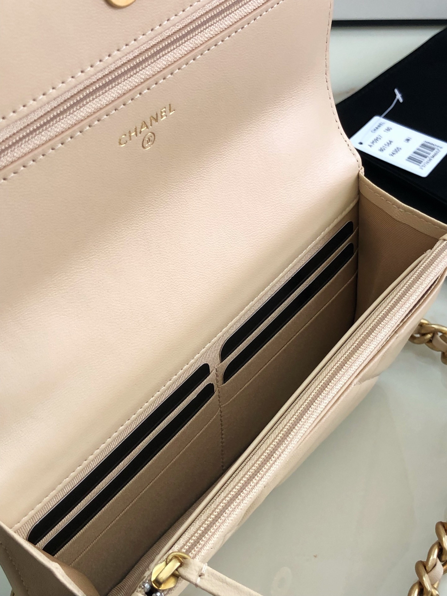 Ch*el classic wallet on chain 4.8 × 7.5 × 1.4 in