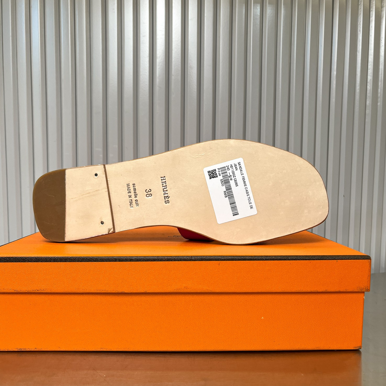UA Hermès Oran sandal