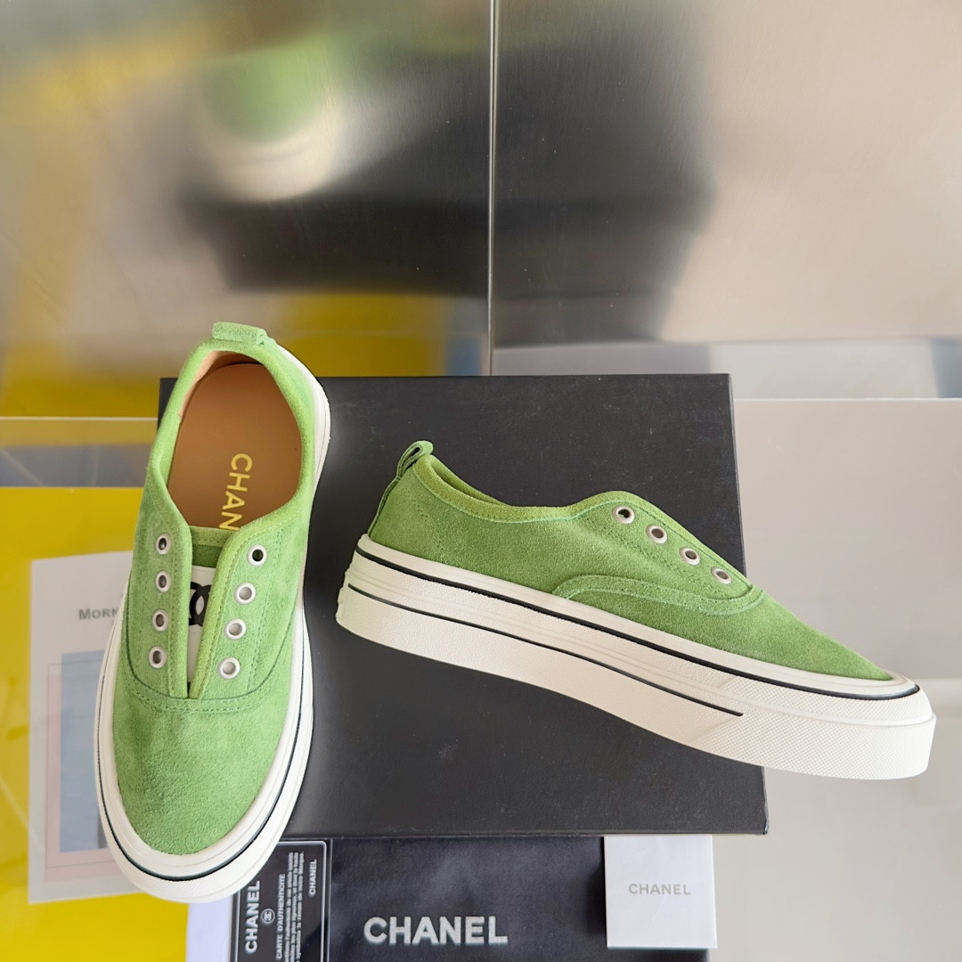 UA Ch*el SNEAKER