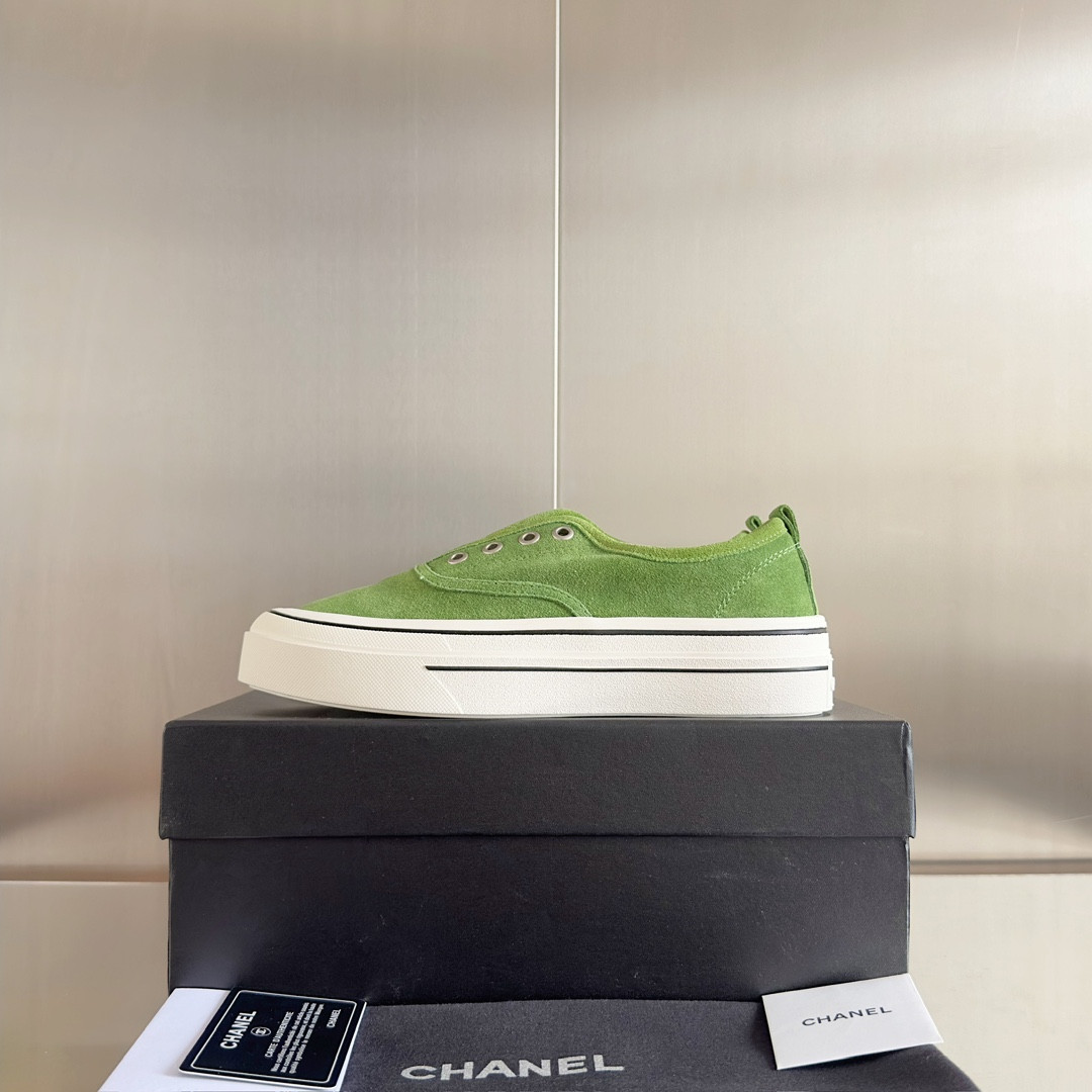 UA Ch*el SNEAKER