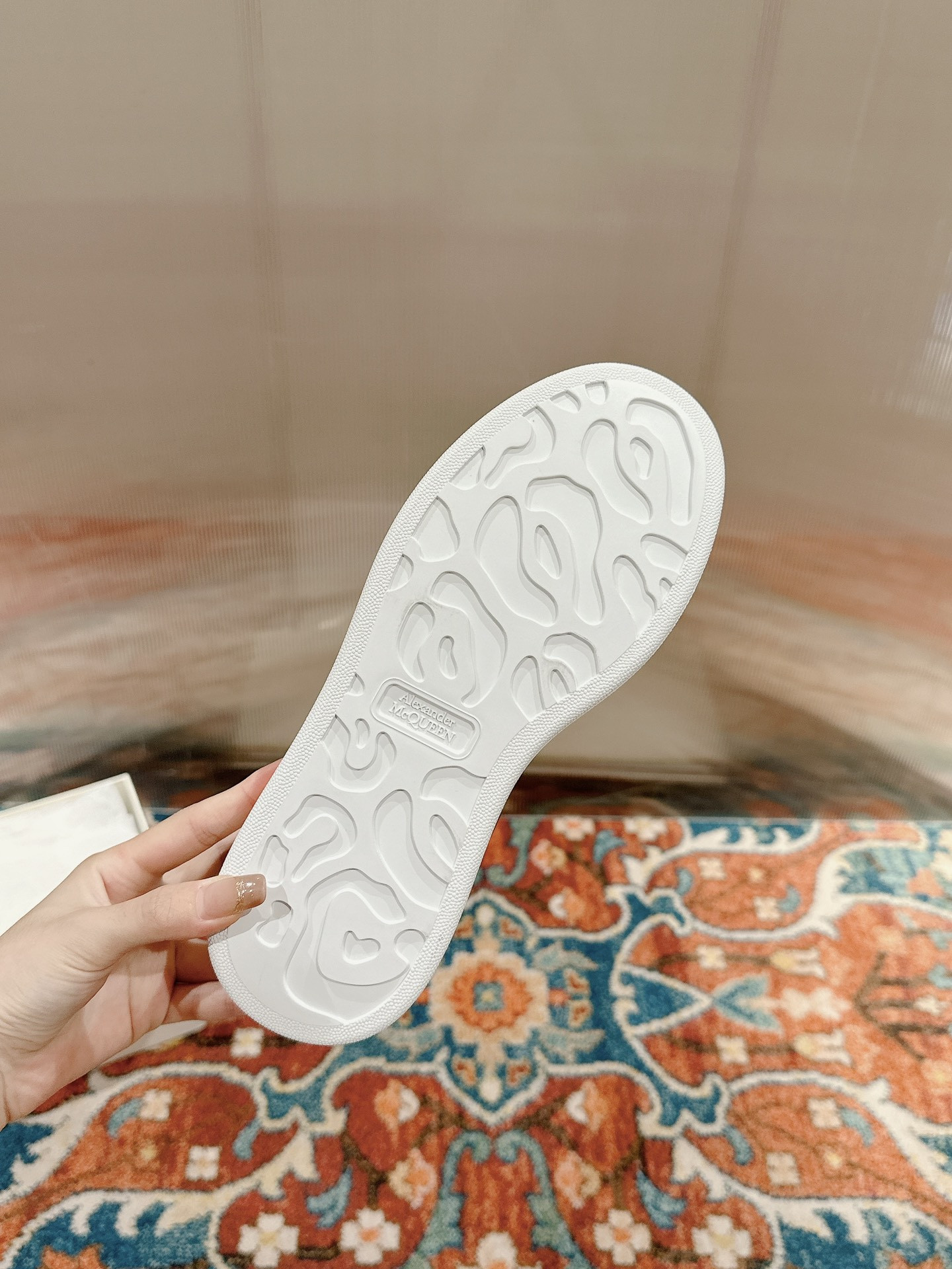 ua ale*d*r M*Q*en oversized  white black