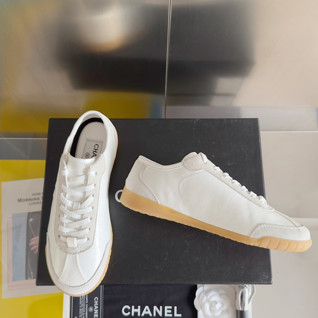 UA Ch*el SNEAKER