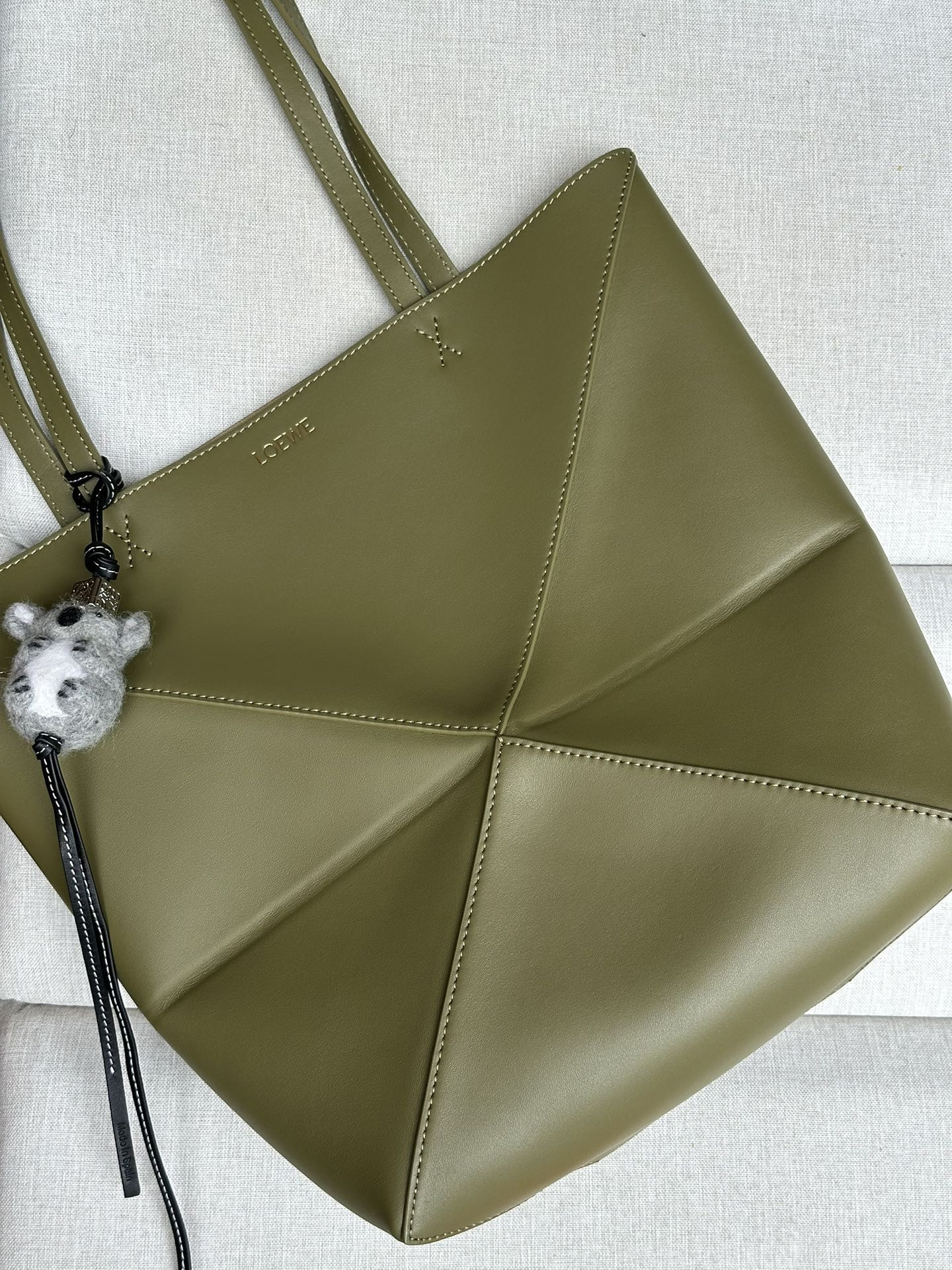 L0ew* medium puzzle fold tote in shiny calfskin 25.5x14.5x31.5cm