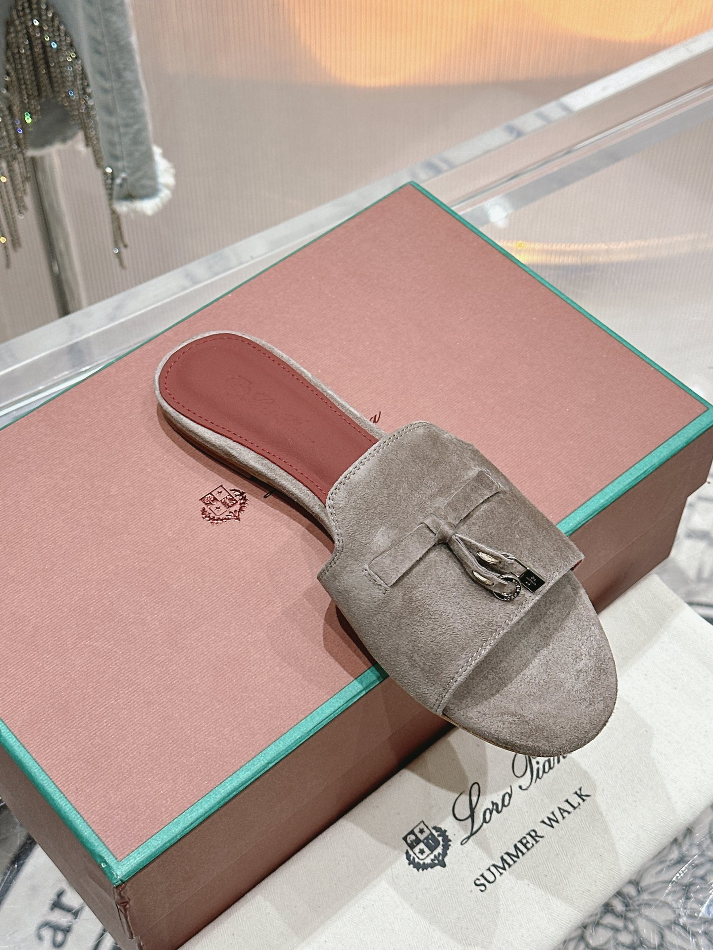 ua L**o p*ana summer charms sandal