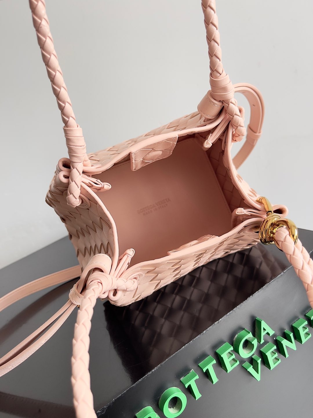 bo*te*ga Ve*ne*ta small parachute 16.5x20x17cm