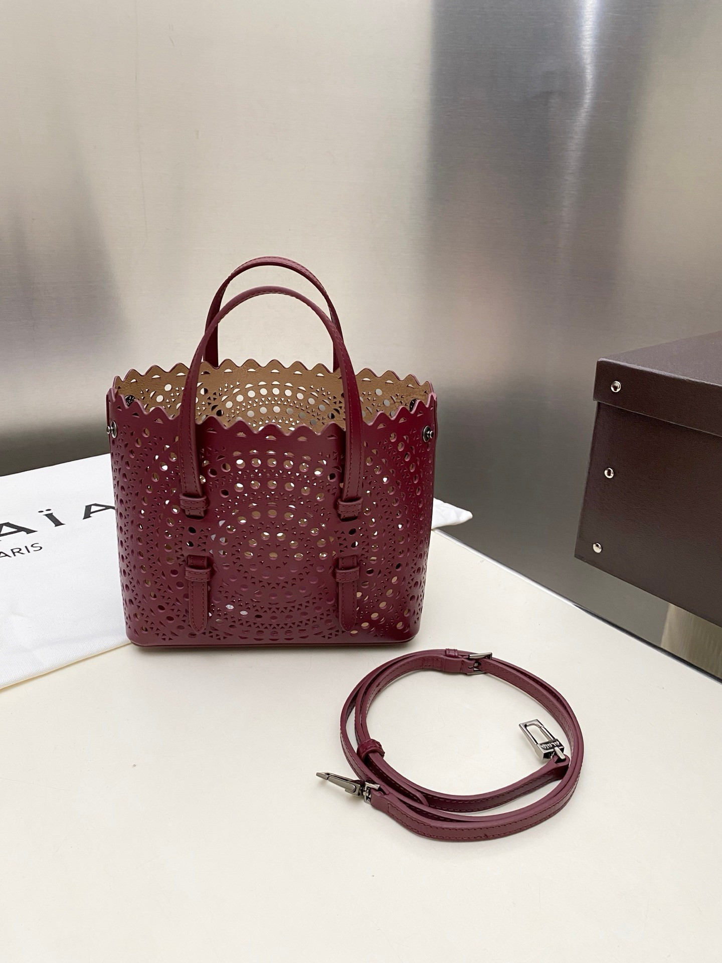 ALAÏA Mina 25 bag 25x20x12cm