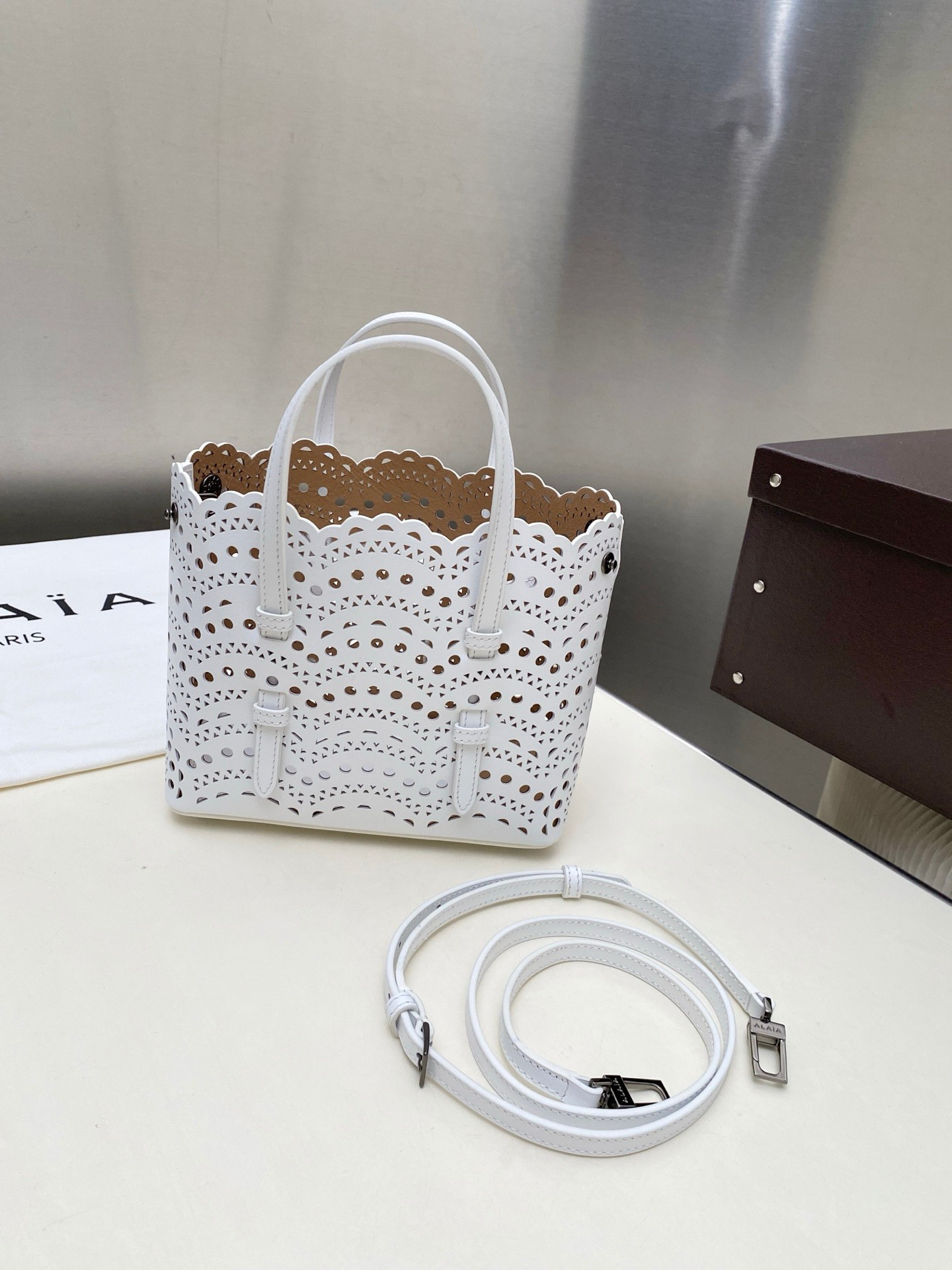 ALAÏA Mina 20 bag In Vienne Wave 20x17x10cm