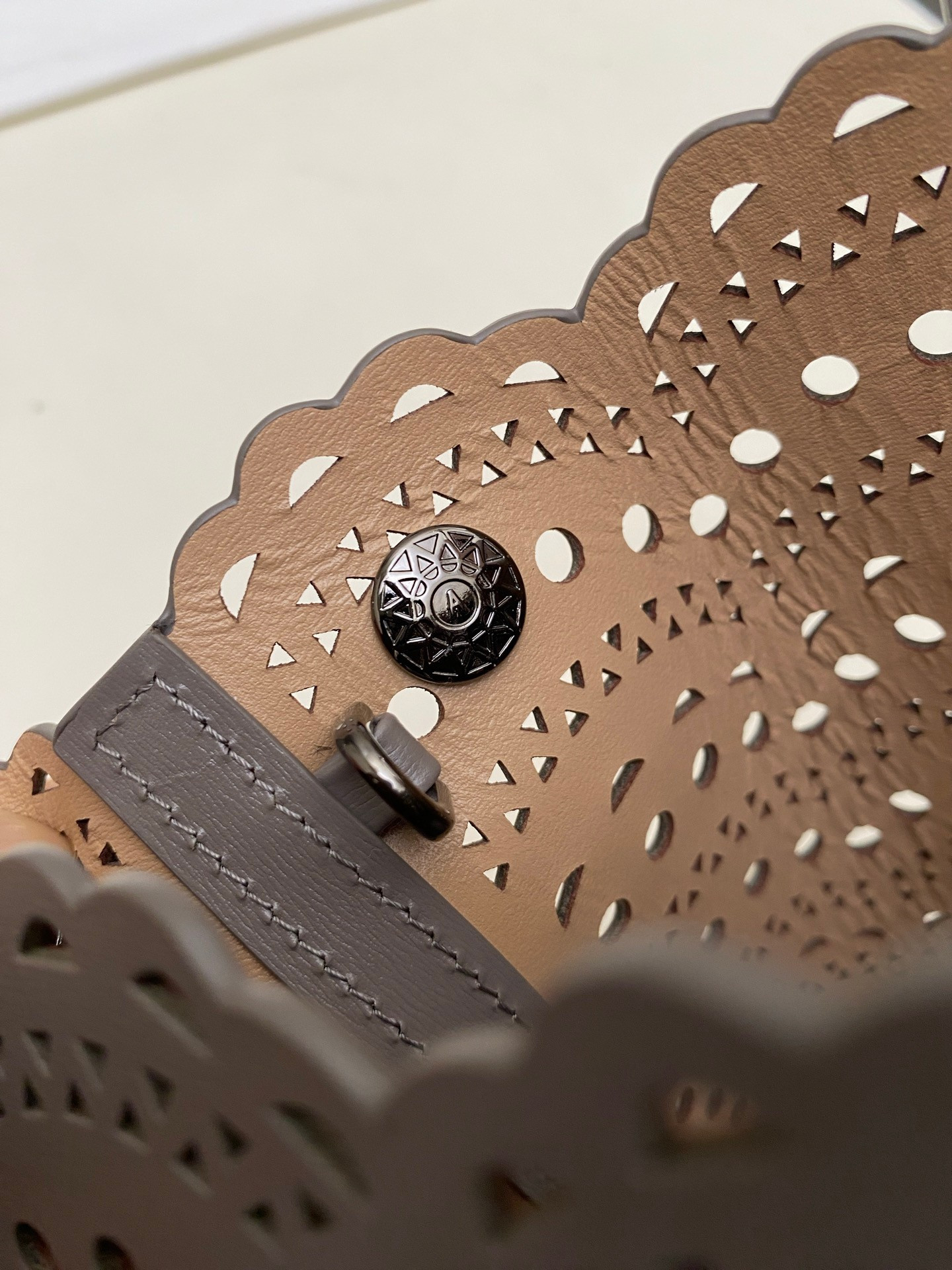 ALAÏA Mina 20 bag In Vienne Wave 20x17x10cm