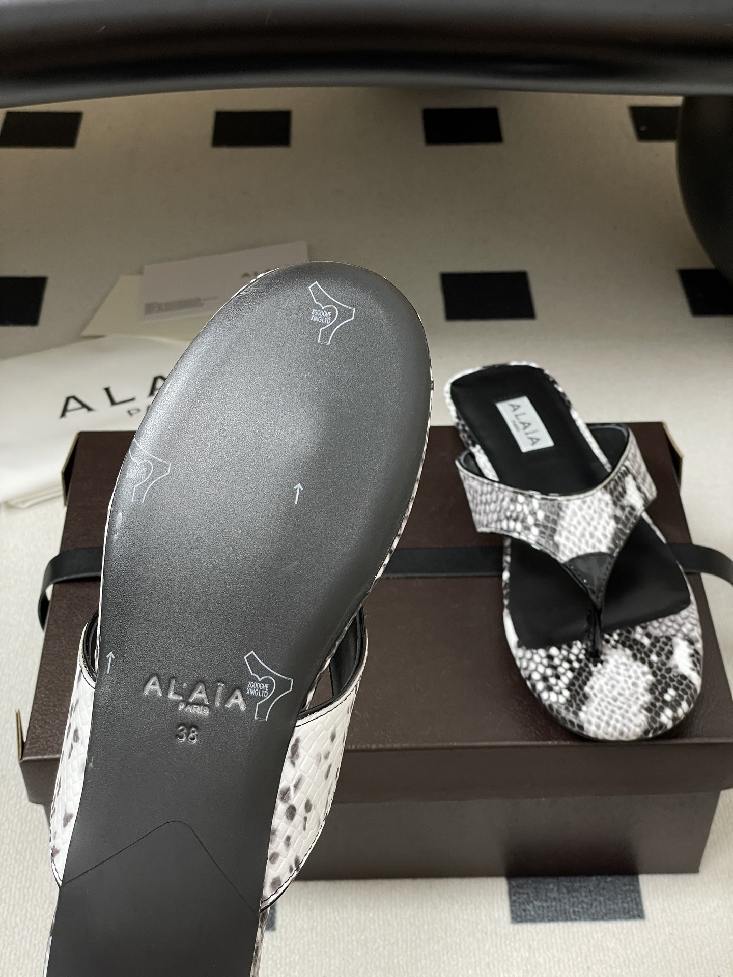 UA Alaia Triangle Flat Slides(Customized Size 7-10 days production time)