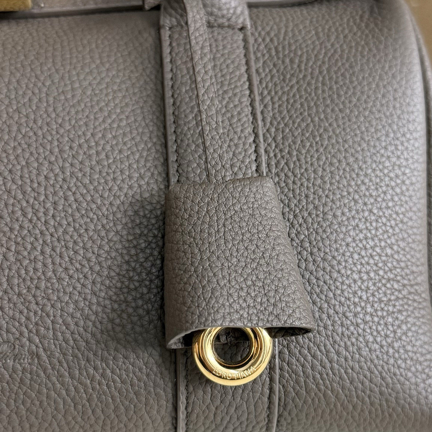 L**o p*ana loom l25 calfskin 25x18x12.5cm